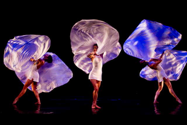 Dancehouse-MOMIX-Photo-by-GIULIO-LAPONE-EFFEQUATTRO-02