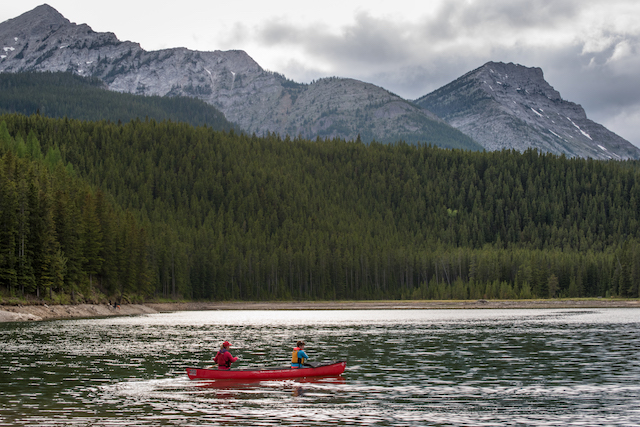 Canoeing Chinook Lake - Crowsnest Pass