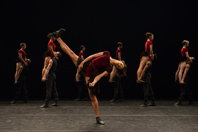 Image of Grupo Corpo’s Dança Sinfônica by José Luiz Pederneiras