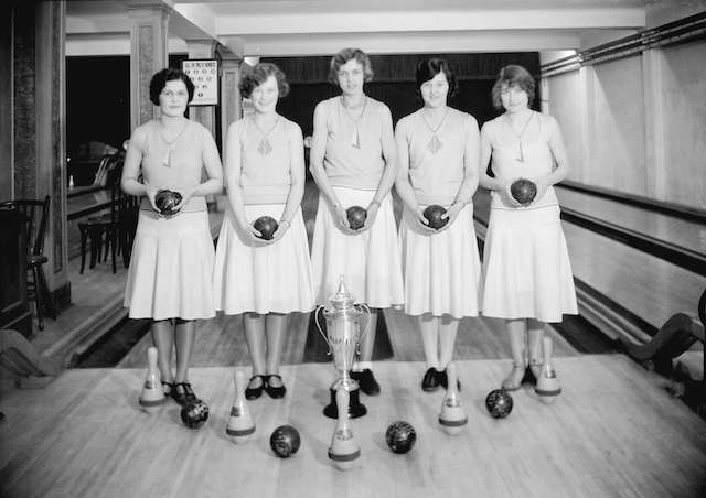 1931 Commodore International Girls Bowling Team. Archives # CVA 99-2528.