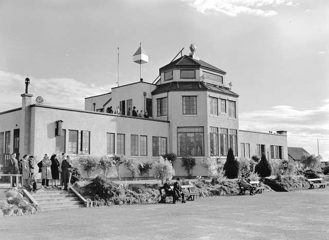 1940 Sea Island Airport Admin Building. Archives # CVA 586-171