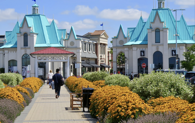 McArthurGlen Designer Outlet YVR Photo