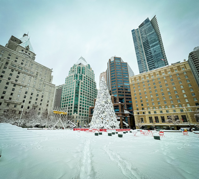 Winter in Vancouver, Shopping season on Robson street.