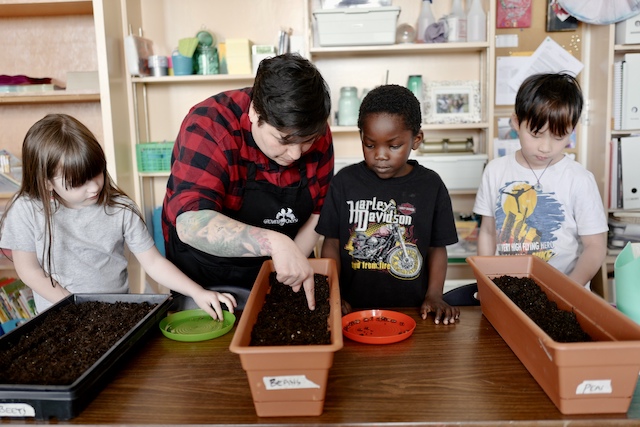 BC School Children Learning About Culturally Important Foods