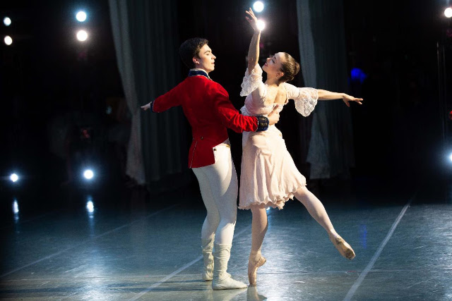 Royal Winnipeg Ballet artists Michel Lavoie and Emilie Lewis. Photo by Michelle Blais.
