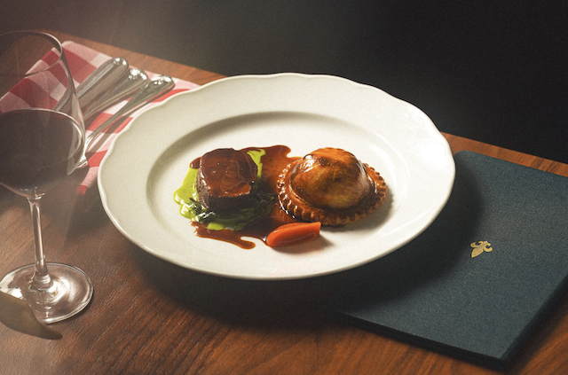 St. Lawrence plated dinner with wine