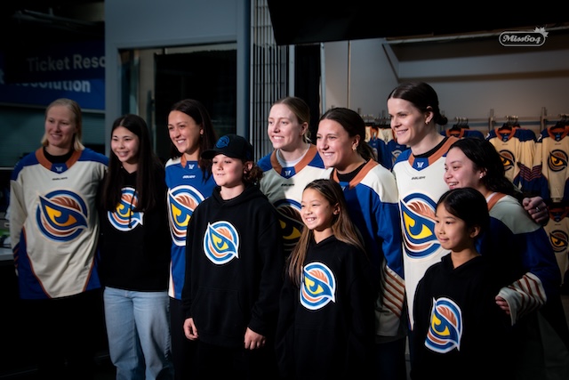 vancouver goldeneyes jersey-2 Miss604 Bollwitt photo